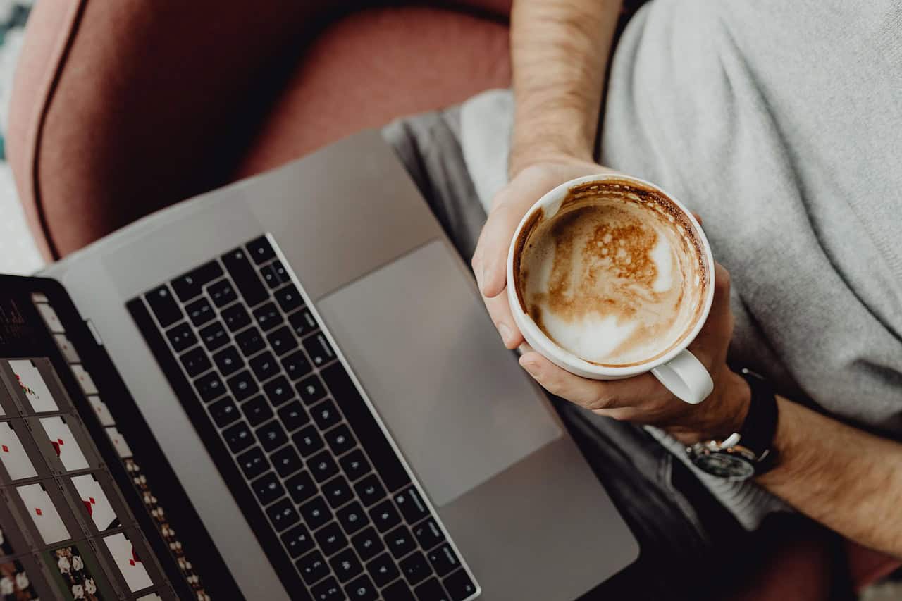 Best nootropics for studying 2025 – student at desk